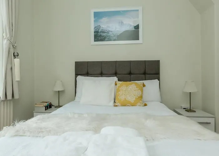 Convenient 2 Bedroom Apartment In Waterloo